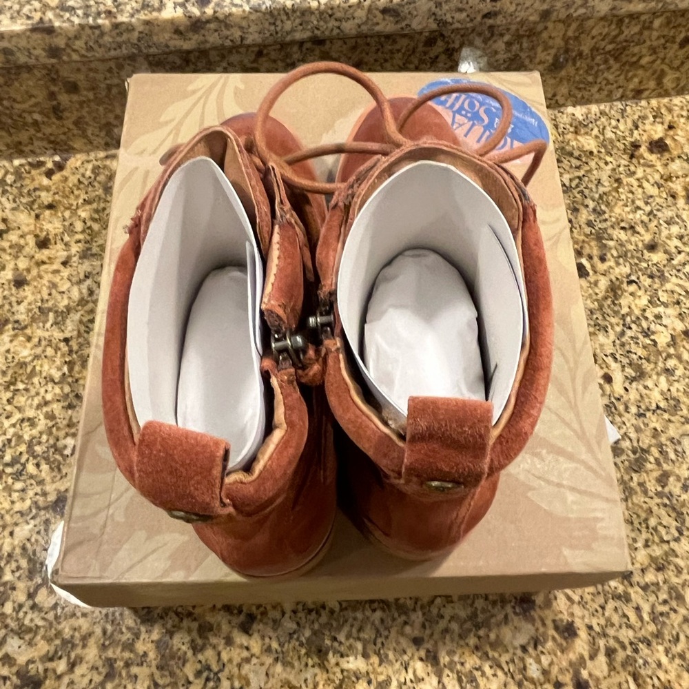 Sofft Baxter Redwood Orangish Tan Suede Hiking Combat Boots Side Zip Size 6 Box - Picture 9 of 10